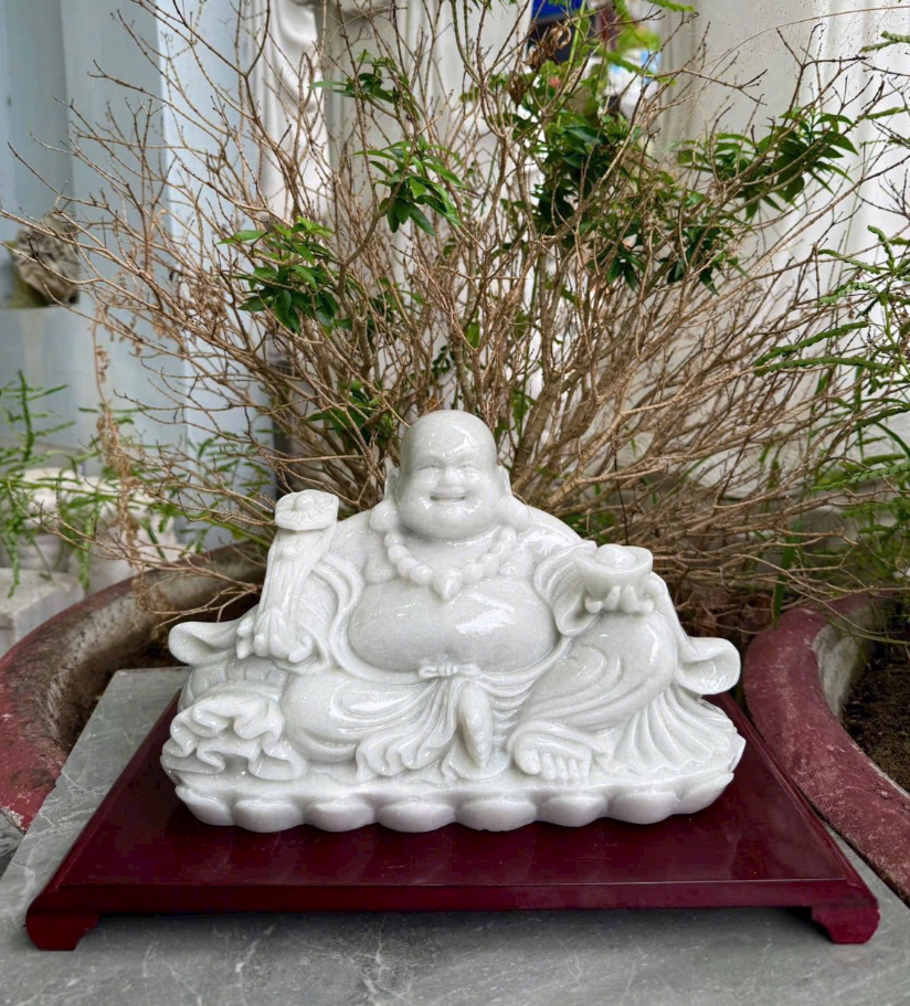 Tượng di lặc đá thạch anh trắng cho người Mệnh Thuỷ